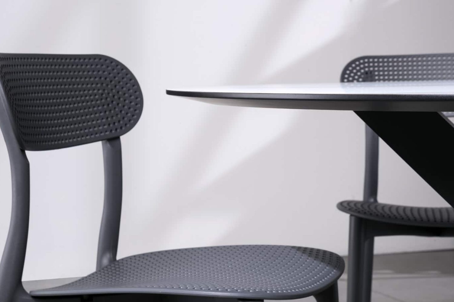 Tavolo GIPI TAVOLI tondo piano slim – Gipi Interiors